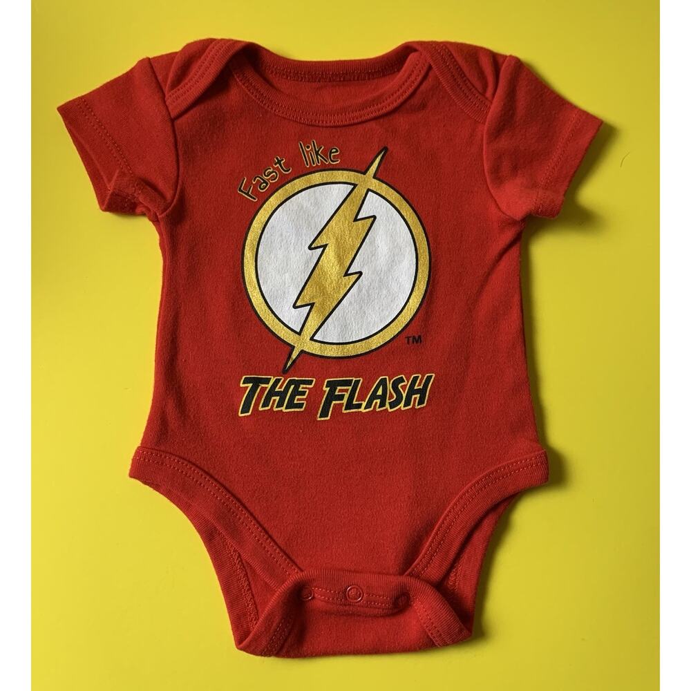 DC COMICS JUSTICE LEAGUE THE FLASH BODYSUIT OUTFIT BABY BOYS 0-3 MONTHS 0 3 3M